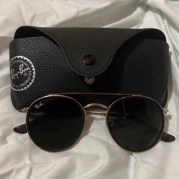 Gold Rounded Ray-Ban Sunglasses - Picture 6 of 6